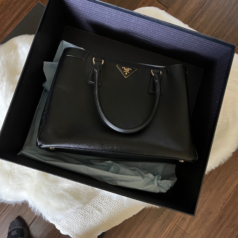 Genuine Prada Saffiano Galleria Tote - Picture 5 of 16